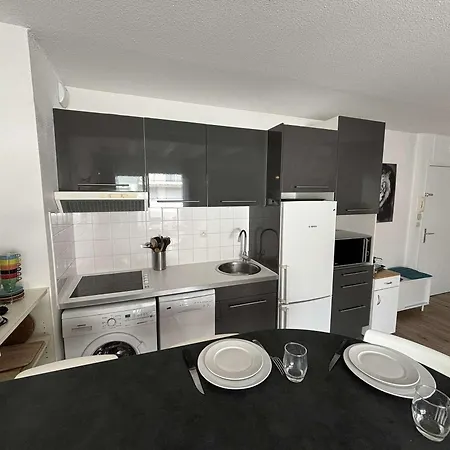 2 Pieces Avec Piscine, Terrasse Et Parking, Pres De La Plage - La Rochelle - Fr-1-246-305 * Λα Ροσέλ